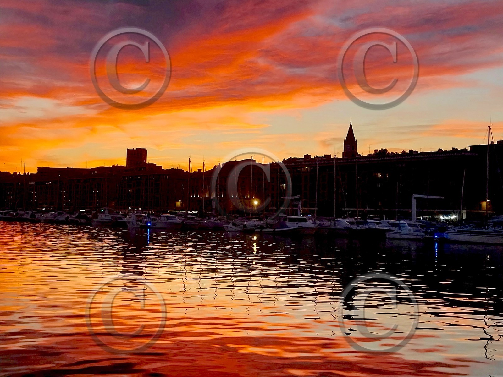 Soir d'été sur le marché du vieux port