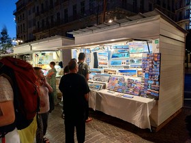 LE CABANON DU PHOTOGRAPHE SUR  LE MARCHÉ D'ÉTÉ 2024  À MARSEILLE EN BAS DE LA CANEBIÉRE,