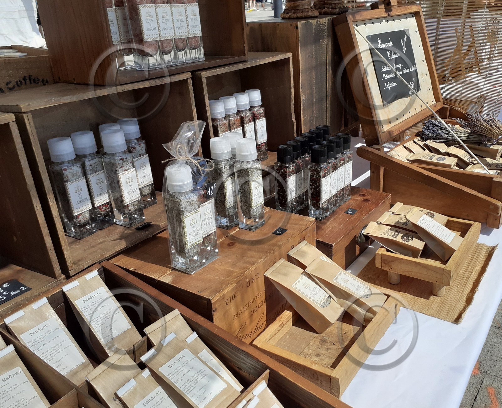 MARCHE D'ETE SUR LE VIEUX PORT