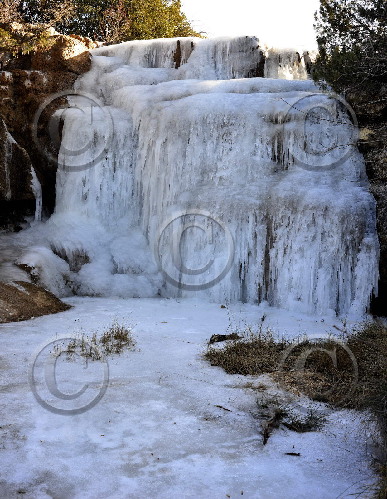cascade-de-glace-st-baume-le-petit-gaudin-cour-d-eau-glaciere5.jpg