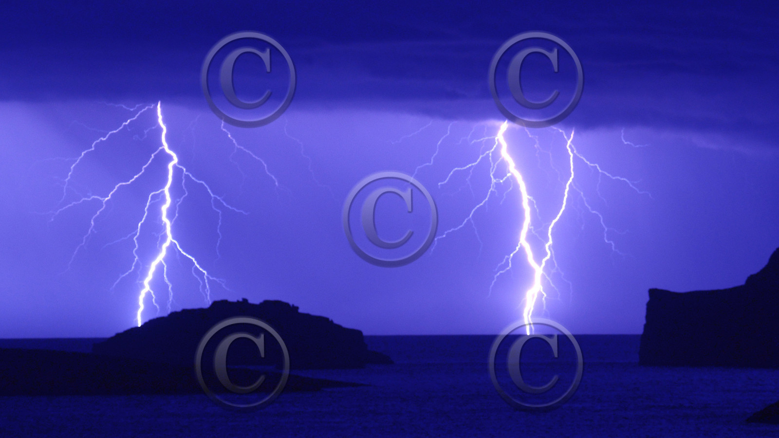ECLAIR  DANS LES CALANQUES