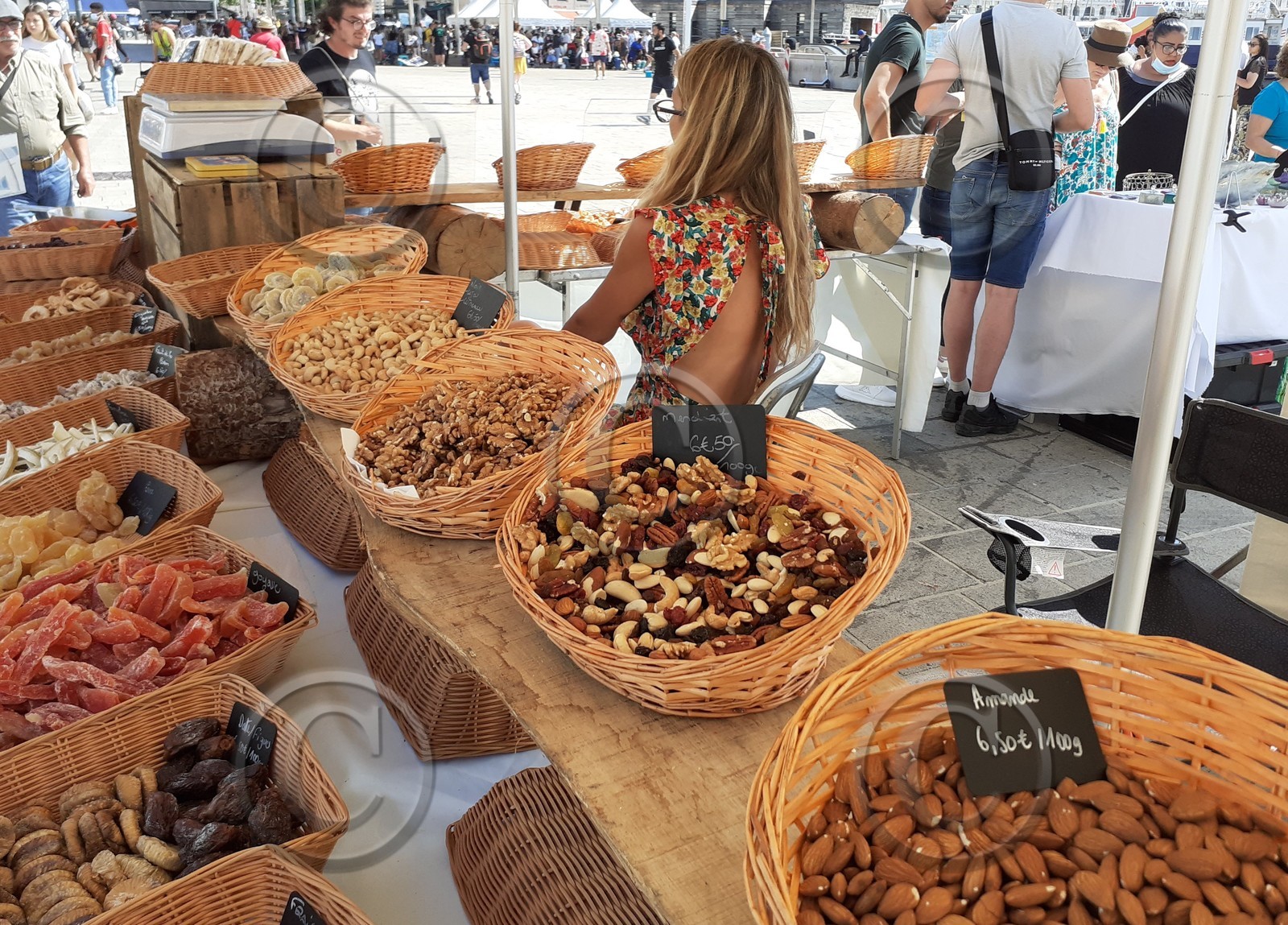 MARCHE D'ETE SUR LE VIEUX PORT