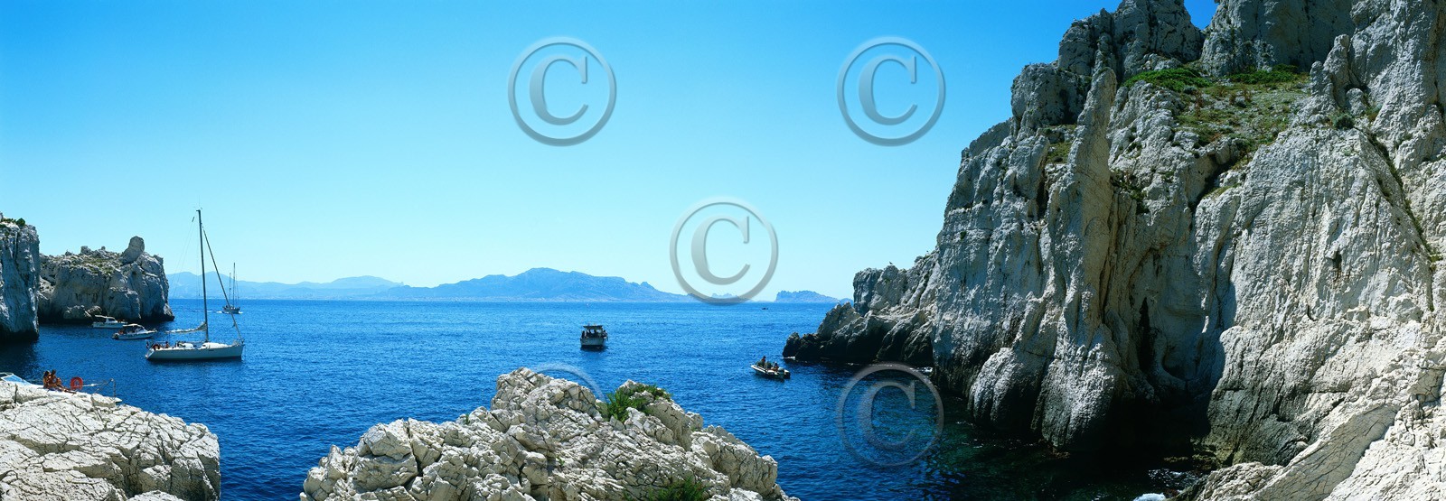 CALANQUE  ILES DU FRIOULCalanques Provence Marseille photo couleurFORMAT DISPONIBLE  150X52cm  33X95cm ( et 20X60cm en vente direct uniquement )pas de telechargement disponible.A chaque format correspond une éditions limitée spécifique .© collection P GUZIKA titre indicatif suivant la finition, tarif encadré vente direct:150 x 52 cm 180€33   x 95 cm   99€20   x 60 cm   39€disponible en  30 X10 cm  sur stand en vente directDISPONIBLE SUIVANT STOCK -  CRÉATION JOURNALIERE  -