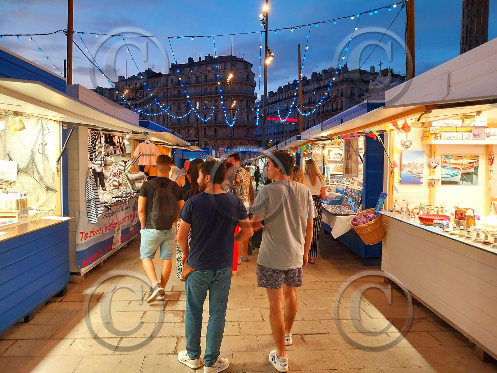 MARCHÉ D'ÉTÉ  SUR LE VIEUX PORT DE MARSEILLE 2023