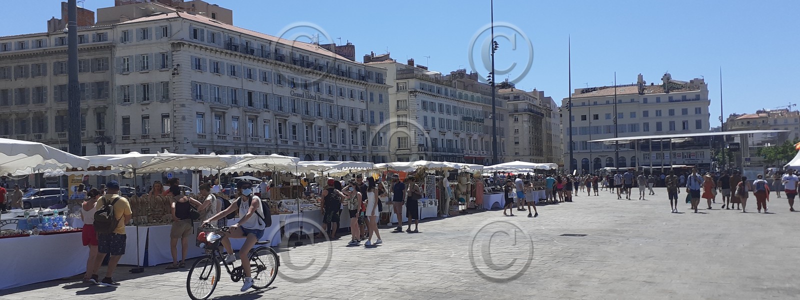 MARCHE D'ETE SUR LE VIEUX PORT