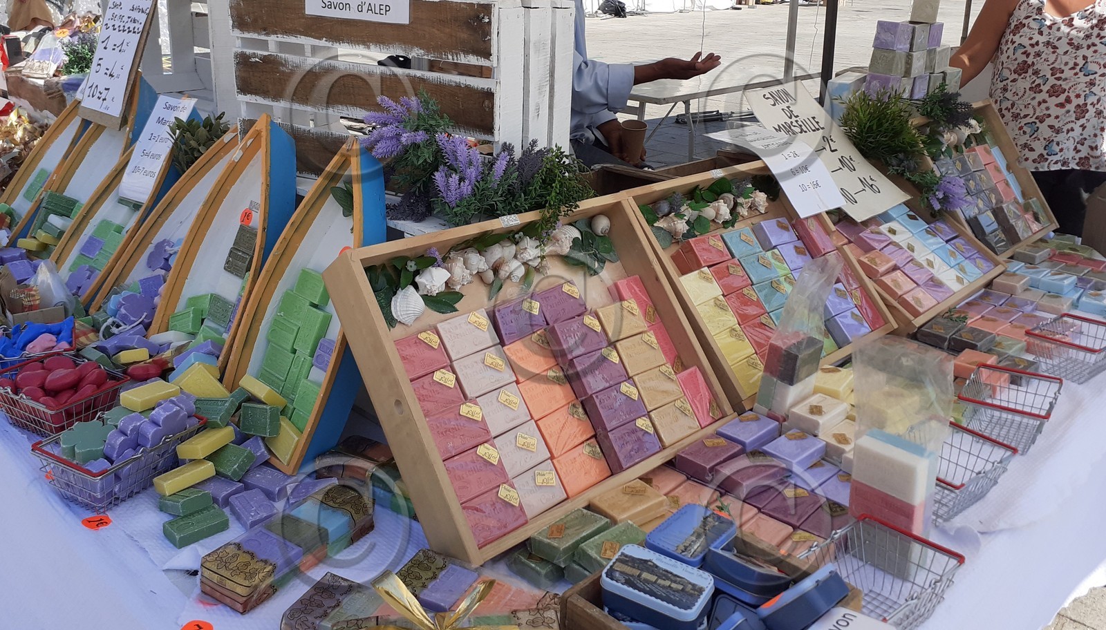 MARCHE D'ETE SUR LE VIEUX PORT