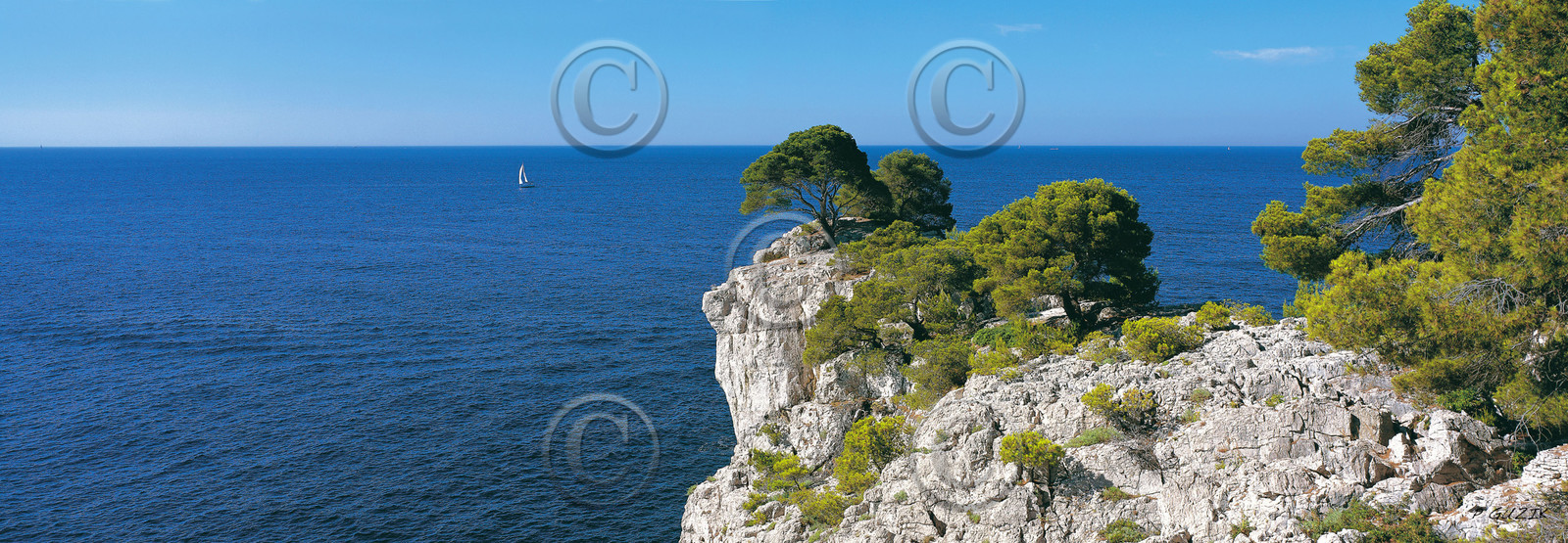 CALANQUE POINTE DE CACAU  BLEU ET BLANC ROCHECalanques Provence MarseilleFORMAT DISPONIBLE  33X95cm ( et 20X60cm en vente direct uniquement )pas de telechargement disponible.A chaque format correspond une éditions limitée spécifique .© collection P GUZIKA titre indicatif suivant la finition, tarif encadré vente direct:33   x 95 cm   99€20   x 60 cm   39€disponible en  30 X10 cm  sur stand en vente directDISPONIBLE SUIVANT STOCK -  CRÉATION JOURNALIERE  -
