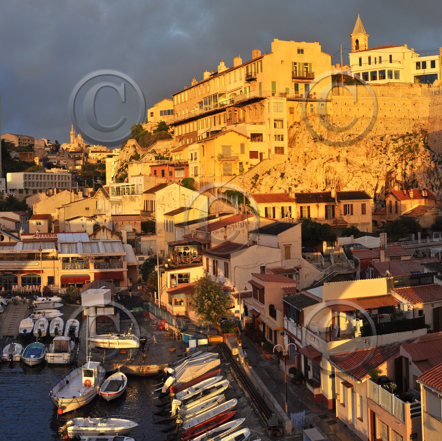 LE VALLON DES AUFFES JOUR D'ORAGE MARSEILLE    plein format  carré Marseille Provence photo couleurFORMAT DISPONIBLE  60x60cm pas de telechargement disponible.A chaque format correspond une éditions limitée spécifique .© collection P GUZIKA titre indicatif suivant la finition, tarif encadré vente direct:DISPONIBLE SUIVANT STOCK -  CRÉATION JOURNALIERE  -
