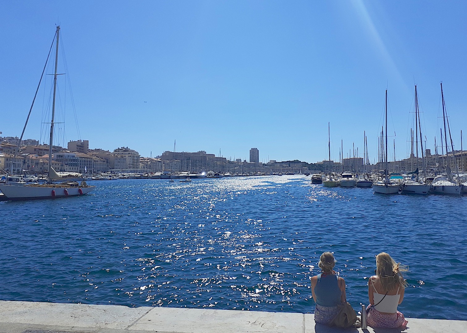 LE MARCHE D'ETE SUR LE VIEUX PORTE DE MARSEILLE
