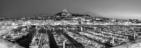 MARSEILLE BLACK NIGHT  ,plein format noir et blancFORMAT DISPONIBLE  150X52cm  33X95cm  20X60cm pas de télèchargement disponible.A chaque format correspond une éditions limitée spécifique .© collection P GUZIK