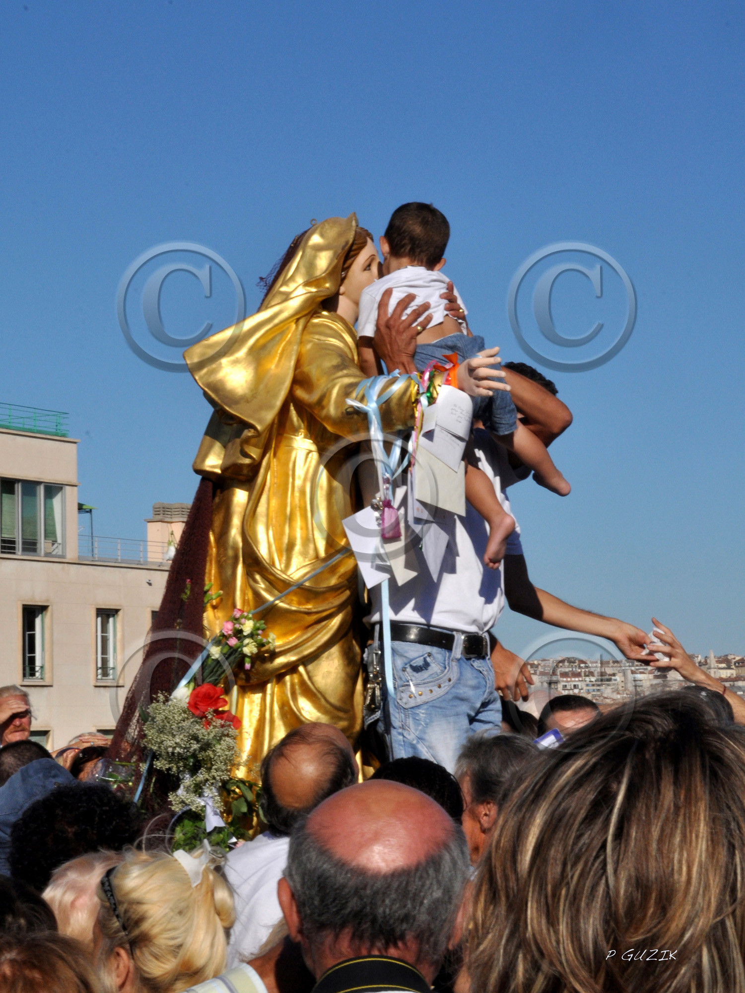 ref-701-30x40-vierge-procession-marseille-panier-livre-dsc_1388.jpg