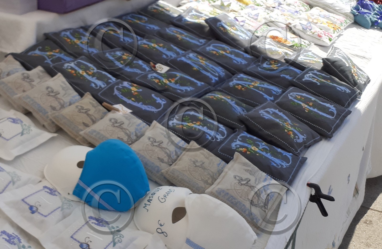 MARCHE D'ETE SUR LE VIEUX PORT