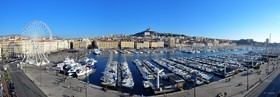 LE VIEUX PORT DE MARSEILLE  JOUR D'ETE AVEC LA ROUE INTEGRALEMarseille Provence photo panoramique couleurFORMAT DISPONIBLE  150X52cm  33X95cm ( et 20X60cm en vente direct uniquement ) XXL 200X100pas de telechargement disponible.A chaque format correspond une éditions limitée spécifique .© collection P GUZIKA titre indicatif suivant la finition, tarif encadré vente direct:150 x 52 cm 180€33   x 95 cm   99€20   x 60 cm   39€disponible en  30 X10 cm  sur stand en vente directDISPONIBLE SUIVANT STOCK -  CRÉATION JOURNALIERE  -