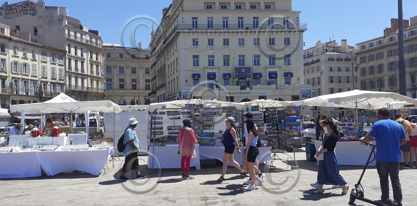 MARCHE D'ETE SUR LE VIEUX PORT