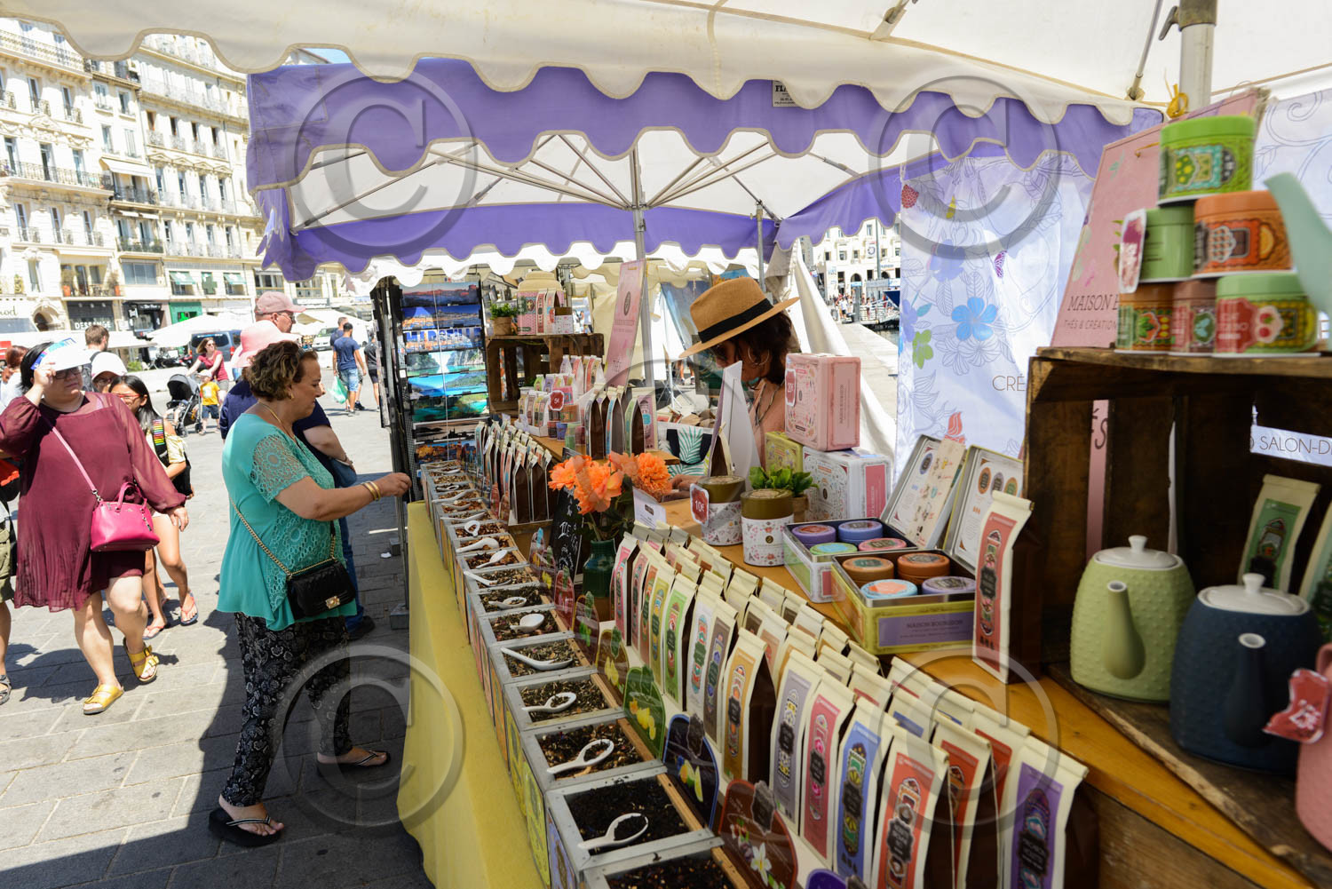Marché à Marseille sur le vieux port