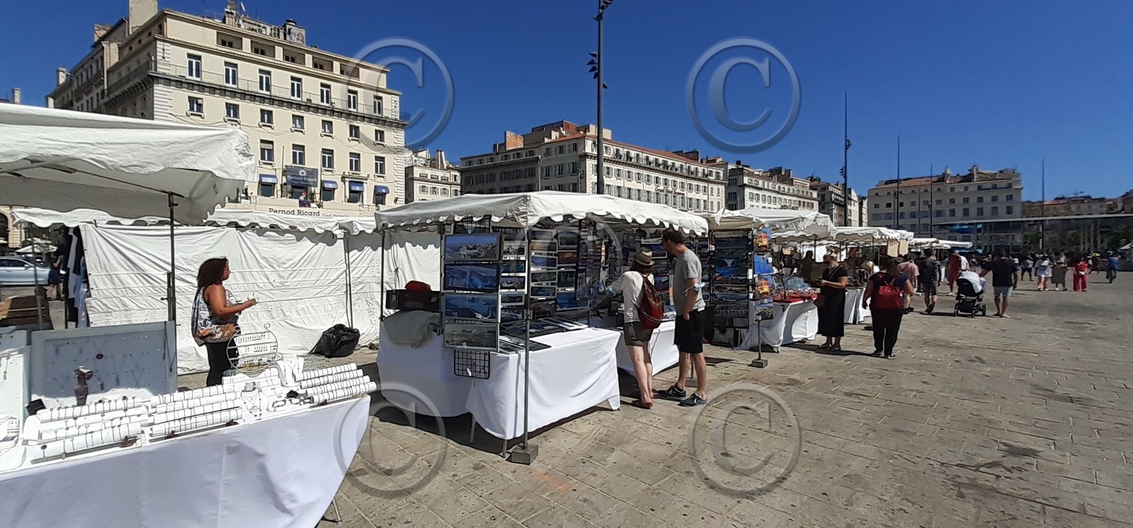 MARCHE D'ETE SUR LE VIEUX PORT