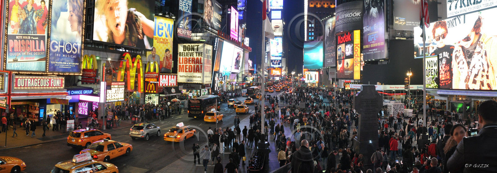 NEW YORK CITY  MANHATTAN  & TIME SQUARE BY NIGHT New york photo panoramique couleur de nuitFORMAT DISPONIBLE   33X95cm ( et 20X60cm en vente direct uniquement )pas de telechargement disponible.A chaque format correspond une éditions limitée spécifique .© collection P GUZIKA titre indicatif suivant la finition, tarif encadré vente direct:150 x 52 cm 180€ non disponible33   x 95 cm   99€20   x 60 cm   39€disponible en  30 X10 cm  sur stand en vente directDISPONIBLE SUIVANT STOCK -  CRÉATION JOURNALIERE  -