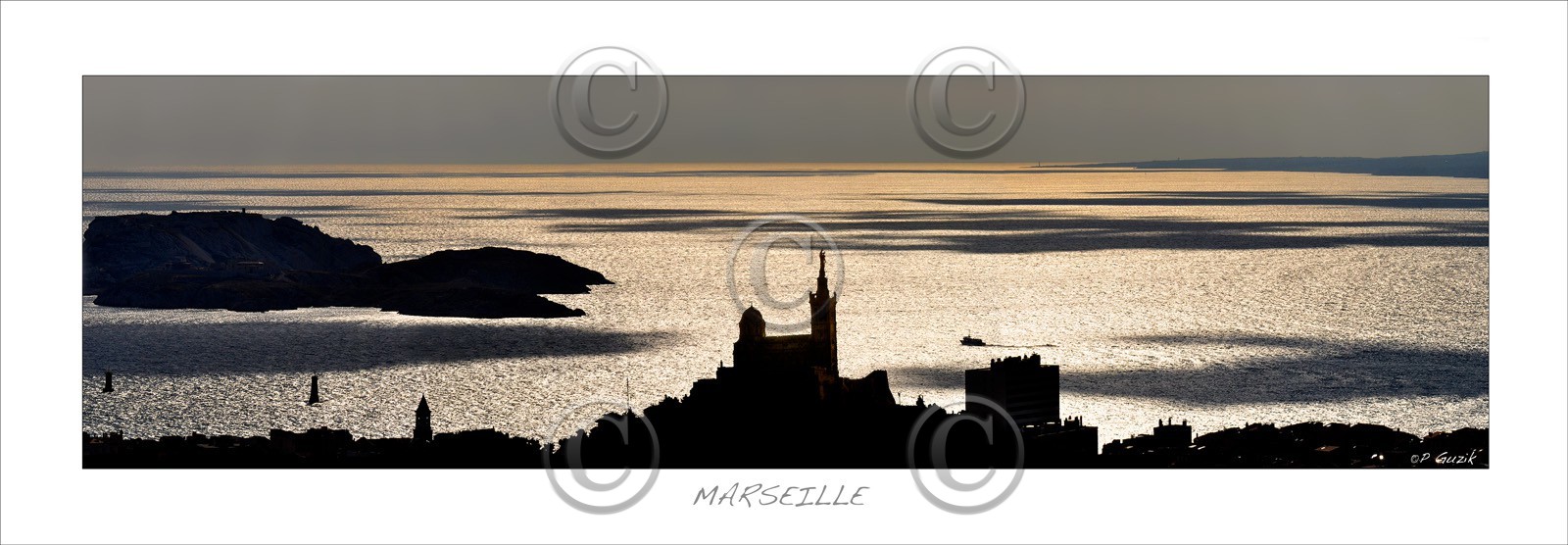 OMBRE ET LUMIERE , bord blanc et titre MARSEILLEFORMAT DISPONIBLE 33X95cm ( et 20X60cm en vente direct uniquement )pas de telechargementA chaque format correspond une éditions limitée spécifique .© collection P GUZIKA titre indicatif suivant la finition, tarif encadré vente direct:150 x 52 cm 180€       non disponible33   x 95 cm   99€20   x 60 cm   39€disponible en  30 X10 cm  sur stand en vente directDISPONIBLE SUIVANT STOCK -  CRÉATION JOURNALIERE  -