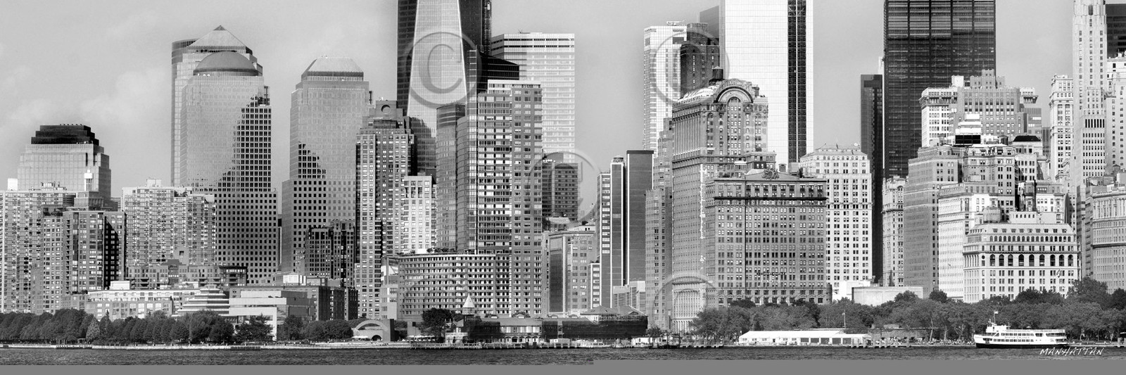 NEW YORK CITY  MANHATTAN BATTERY PARK New york photo panoramique noir et blancFORMAT DISPONIBLE   33X95cm ( et 20X60cm en vente direct uniquement )pas de telechargement disponible.A chaque format correspond une éditions limitée spécifique .© collection P GUZIKA titre indicatif suivant la finition, tarif encadré vente direct:150 x 52 cm 180€ non disponible33   x 95 cm   99€20   x 60 cm   39€disponible en  30 X10 cm  sur stand en vente directDISPONIBLE SUIVANT STOCK -  CRÉATION JOURNALIERE  -