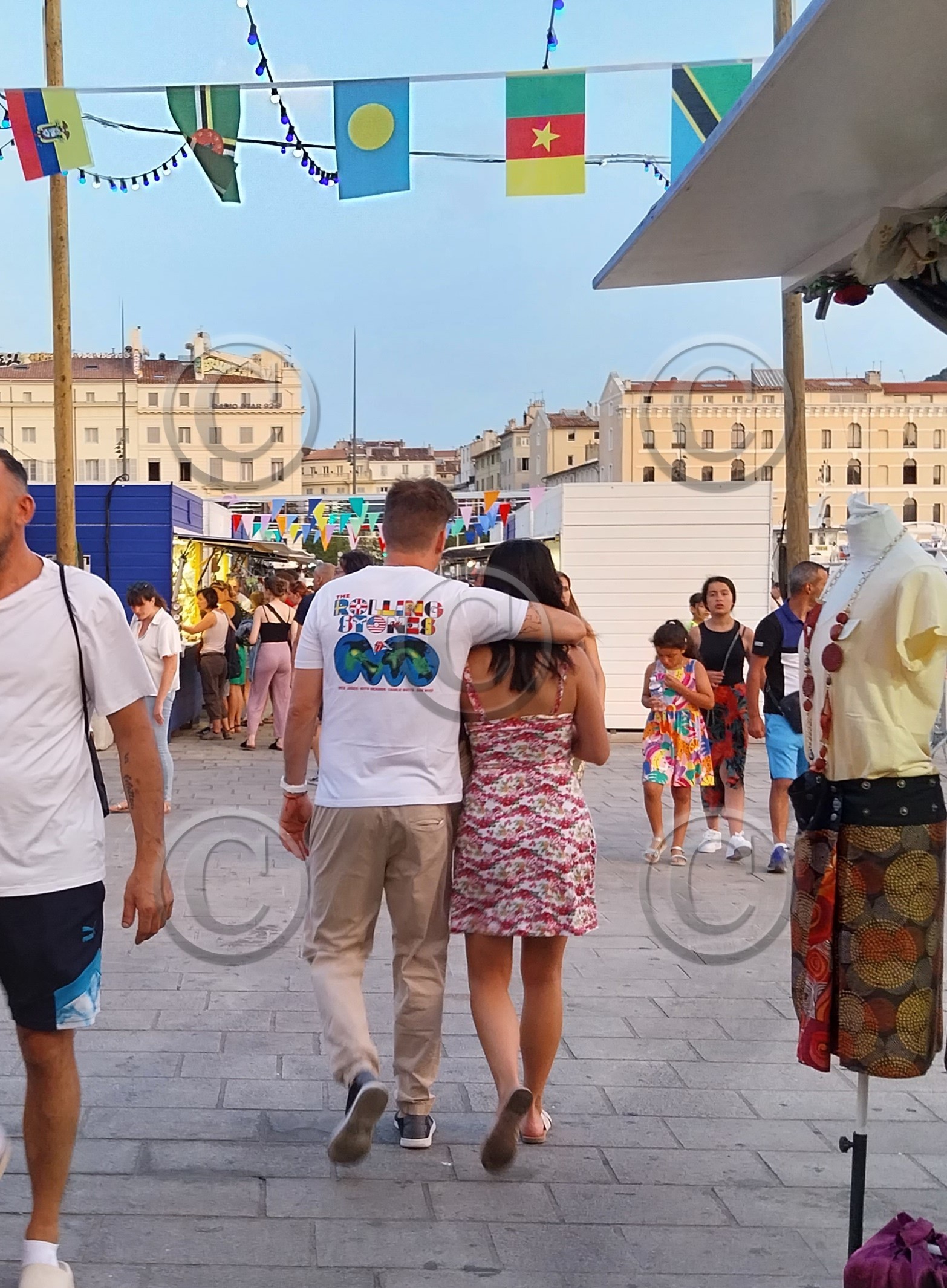 Soir d'été sur le marché du vieux port
