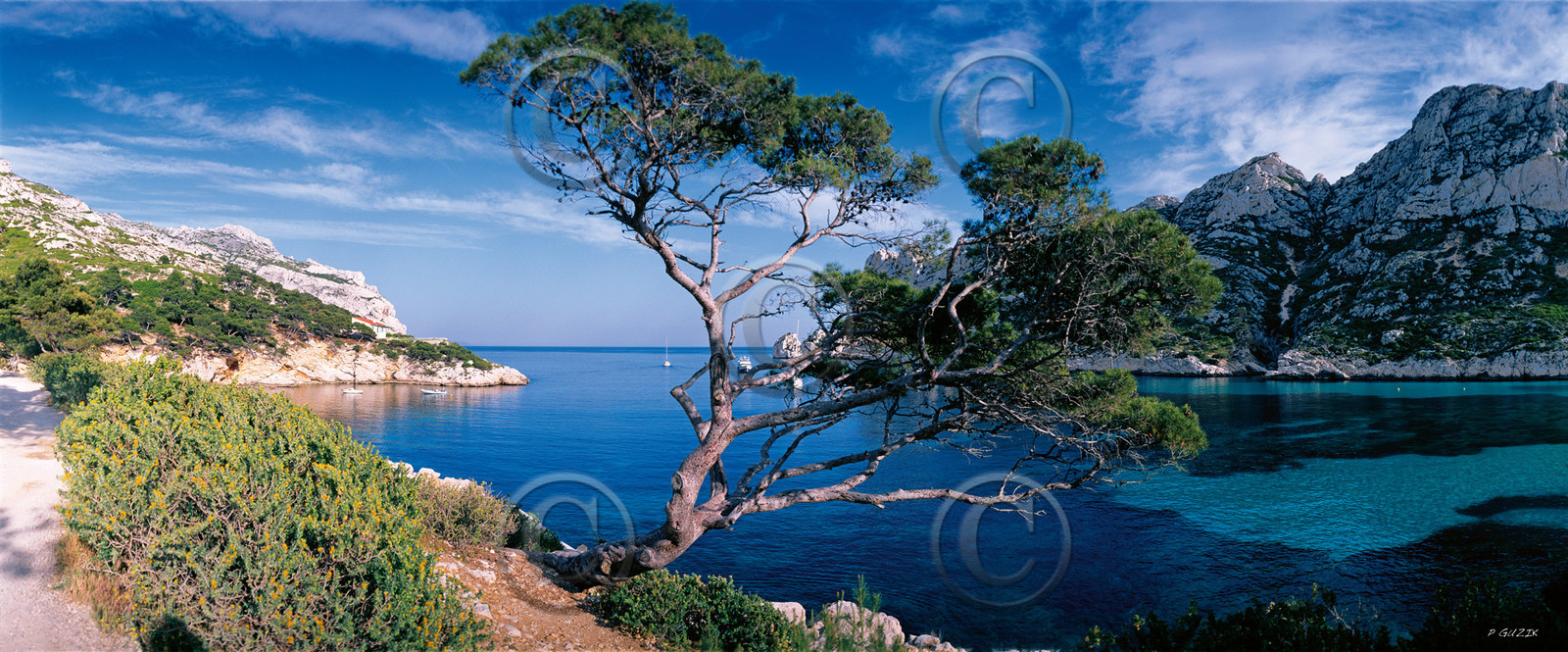 CALANQUE DE SORMIOU 120X50 cm Calanques Provence Marseille photo couleurFORMAT DISPONIBLE 120x50cm uniquementpas de telechargement disponible.A chaque format correspond une éditions limitée spécifique .© collection P GUZIKA titre indicatif suivant la finition, tarif encadré vente direct:120 X 50 cm 170€DISPONIBLE SUIVANT STOCK -  CRÉATION JOURNALIERE  -