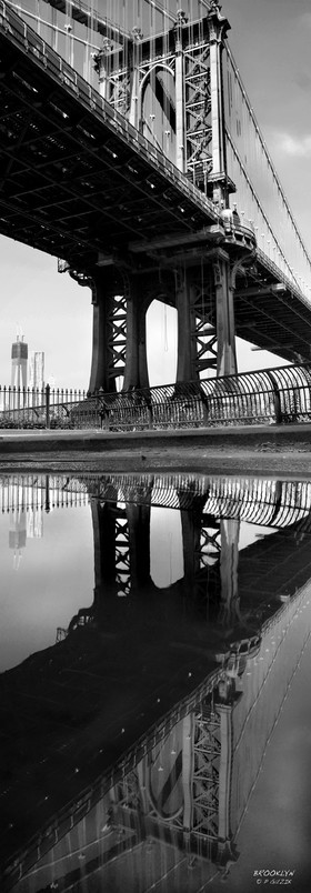 NEW YORK CITY   PONT DE MANHATTAN VERTICALNew York photo panoramique noir et blanc VERTICALFORMAT DISPONIBLE   33X95cm ( et 20X60cm en vente direct uniquement )pas de telechargement disponible.A chaque format correspond une éditions limitée spécifique .© collection P GUZIKA titre indicatif suivant la finition, tarif encadré vente direct:150 x 52 cm 180€ non disponible33   x 95 cm   99€20   x 60 cm   39€disponible en  30 X10 cm  sur stand en vente directDISPONIBLE SUIVANT STOCK -  CRÉATION JOURNALIERE  -