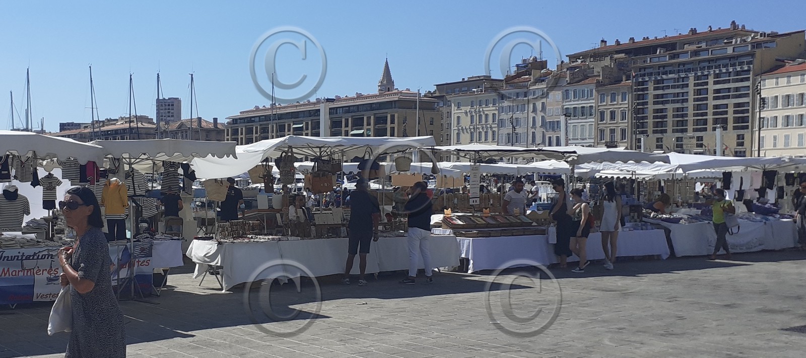 MARCHE D'ETE SUR LE VIEUX PORT