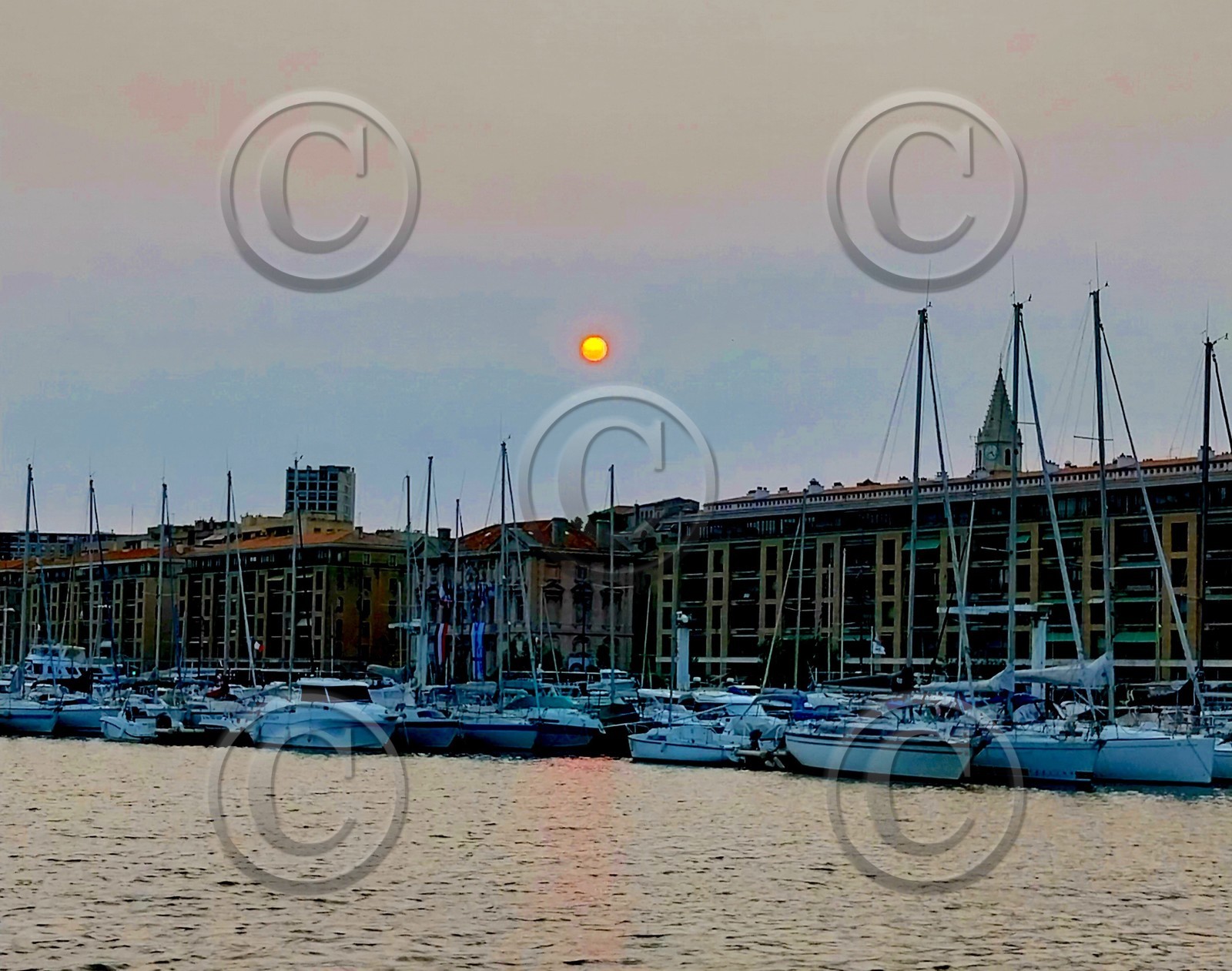Fumées du Canada sur Marseille