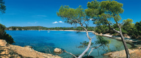 CALANQUE LAVANDOU integrale en 150 x 60 cm Calanques Provence Marseille photo couleurFORMAT DISPONIBLE 120x50cm uniquementpas de telechargement disponible.A chaque format correspond une éditions limitée spécifique .© collection P GUZIKA titre indicatif suivant la finition, tarif encadré vente direct:120 X 50 cm 170€DISPONIBLE SUIVANT STOCK -  CRÉATION JOURNALIERE  -