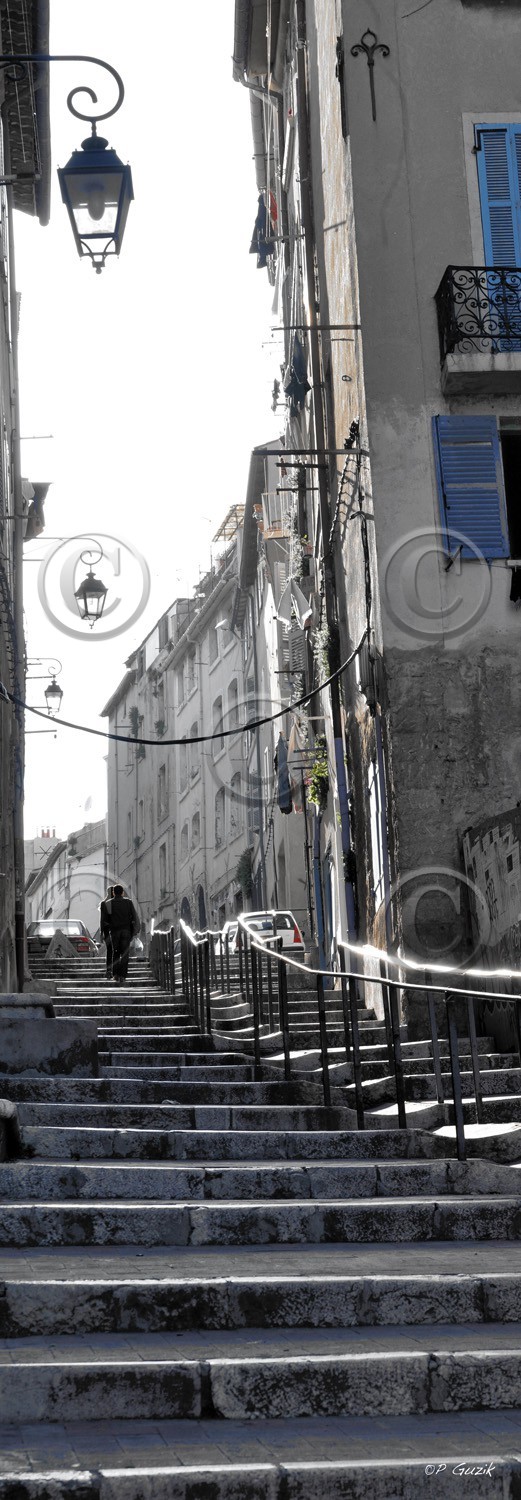 MARSEILLE  LE PANIER ESCALIER MONTÉE DES ACCOULES  plein format Marseille Provence photo panoramique couleurFORMAT DISPONIBLE  33X95cm ( et 20X60cm en vente direct uniquement )pas de telechargement disponible.A chaque format correspond une éditions limitée spécifique .© collection P GUZIKA titre indicatif suivant la finition, tarif encadré vente direct:150 x 52 cm 180€  NON DISPONIBLE33   x 95 cm   99€20   x 60 cm   39€disponible en  30 X10 cm  sur stand en vente directDISPONIBLE SUIVANT STOCK -  CRÉATION JOURNALIERE  -