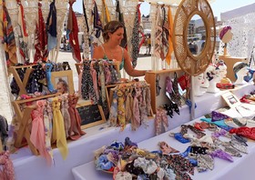 LE MARCHE D'ETE SUR LE VIEUX PORTE DE MARSEILLE