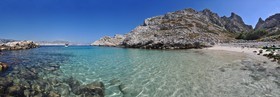 ILE DE RIOU  CALANQUE & PLAGE DE MONASTERIOCalanques Provence Marseille photo couleurFORMAT DISPONIBLE  150X52cm  33X95cm ( et 20X60cm en vente direct uniquement )pas de telechargement disponible.A chaque format correspond une éditions limitée spécifique .© collection P GUZIKA titre indicatif suivant la finition, tarif encadré vente direct:150 x 52 cm 180€33   x 95 cm   99€20   x 60 cm   39€disponible en  30 X10 cm  sur stand en vente directDISPONIBLE SUIVANT STOCK -  CRÉATION JOURNALIERE  -
