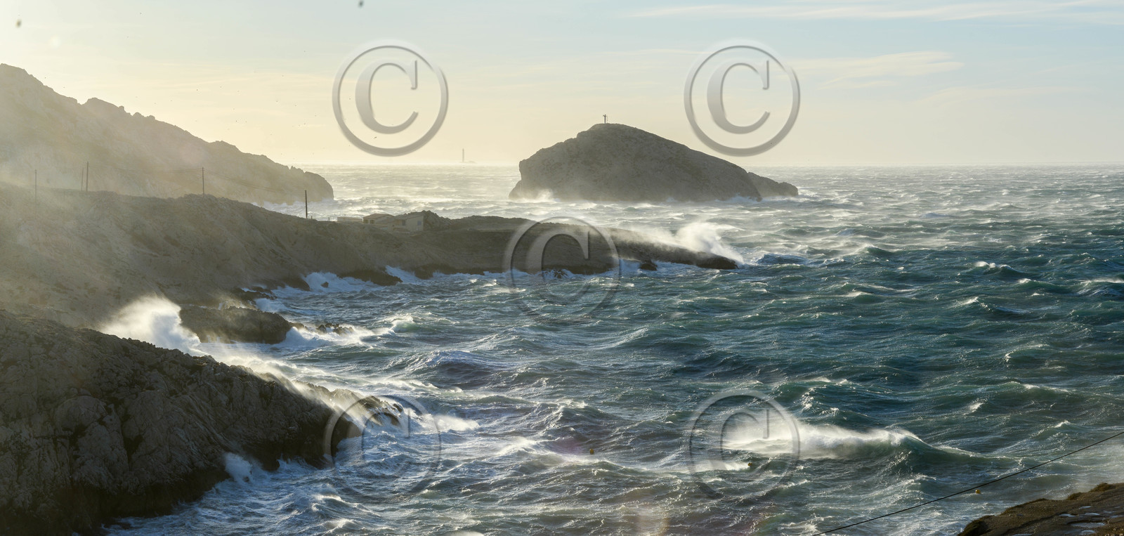 mistral dans les calanques