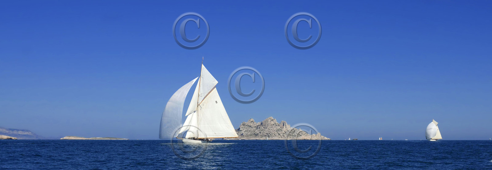 Archipel des Iles de Riou et vieux gréementsCalanques provence MarseilleFORMAT DISPONIBLE   33X95cm ( et 20X60cm en vente direct uniquement )pas de telechargement disponible.A chaque format correspond une éditions limitée spécifique .© collection P GUZIKA titre indicatif suivant la finition, tarif encadré vente direct:33   x 95 cm   99€20   x 60 cm   39€