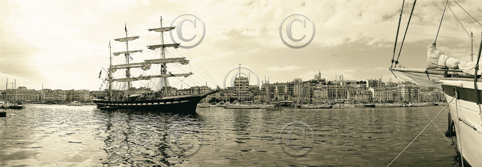 MARSEILLE  LE BELLEM SORTANT DU VIEUX PORT COULEUR SEPIAFORMAT 33 x 95cmTarif  sur stand et marché  25€