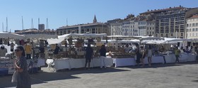 MARCHE D'ETE SUR LE VIEUX PORT