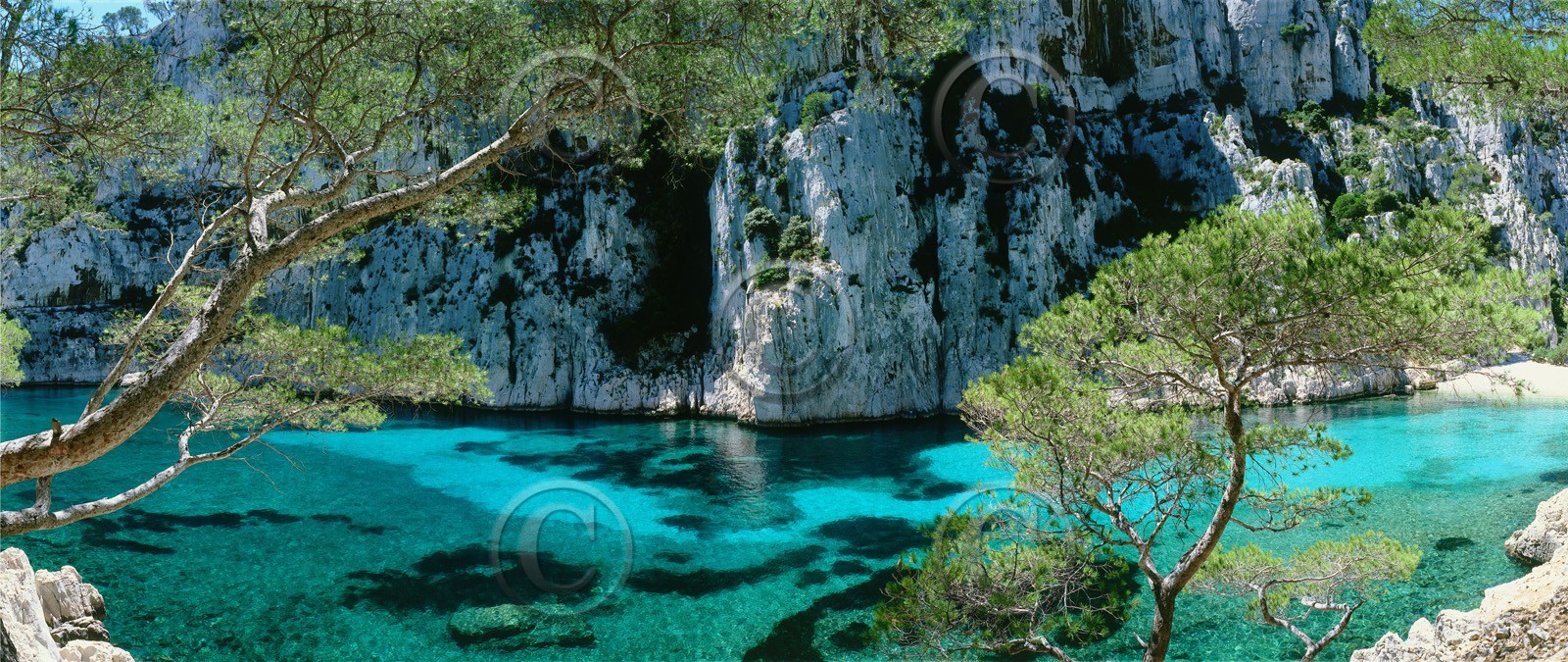 PLUS DISPONIBLE  EN 150X60cm CALANQUE D'EN VAU LAGON integrale en 150 x 60 cm Calanques Provence Marseille photo couleurFORMAT DISPONIBLE   120x50cm uniquementpas de telechargement disponible.A chaque format correspond une éditions limitée spécifique .© collection P GUZIKA titre indicatif suivant la finition, tarif encadré vente direct:150 x 60 cm 240€DISPONIBLE SUIVANT STOCK -  CRÉATION JOURNALIERE  -