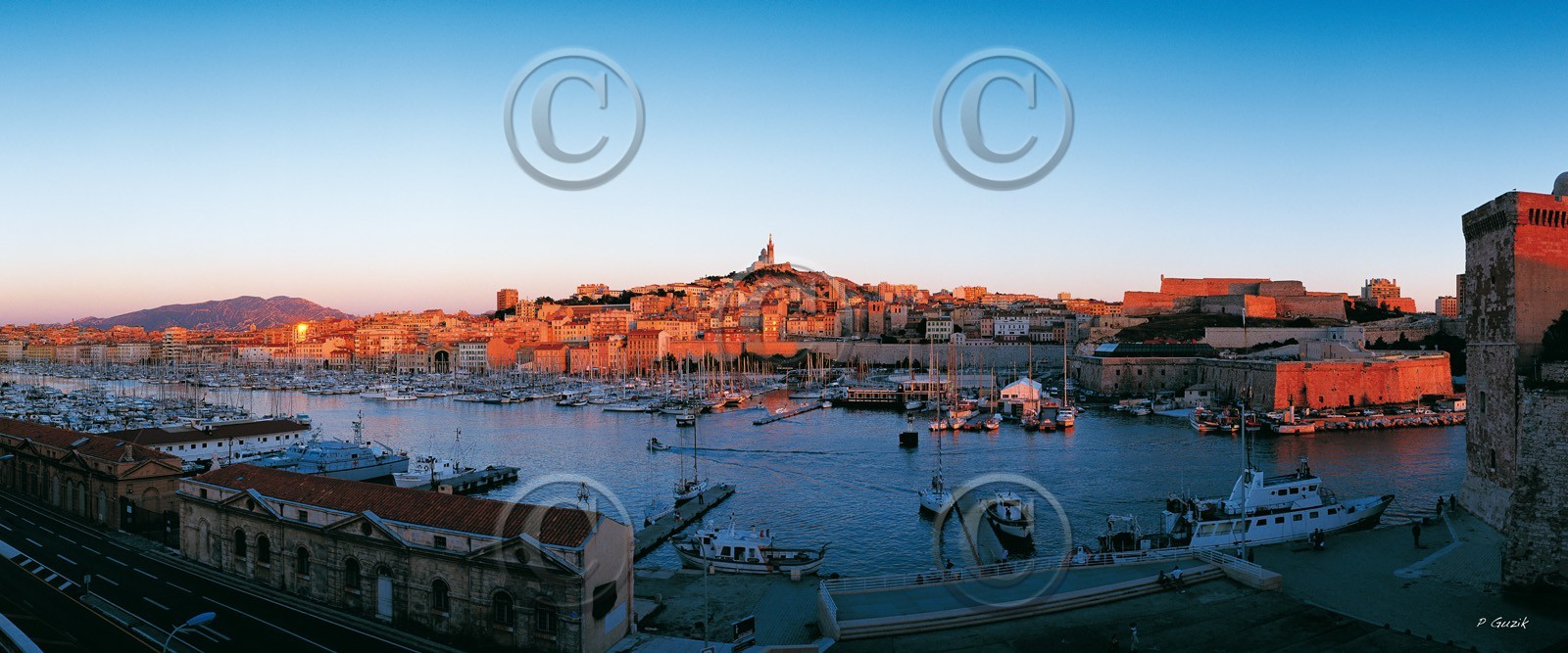 MARSEILLE VIEUX PORT SOIR ROUGE MISTRAL COUCHE DE SOLEIL plein formatFORMAT 120 x 50 cm sur mesure format  du cabanonpas de telechargement disponible.A chaque format correspond une éditions limitée spécifique .© collection P GUZIKA titre indicatif suivant la finifion, tarif encadré vente direct:120 x 50 cm    169 €DISPONIBLE SUIVANT STOCK -  CRÉATION JOURNALIERE  -