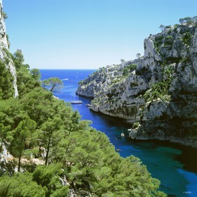 CALANQUE EN VAU CARRÉ Calanques Provence MarseilleFORMAT DISPONIBLE  95 X 95 cm au  50 x 50 cm  pas de telechargement disponible.A chaque format correspond une éditions limitée spécifique .© collection P GUZIKA titre indicatif suivant la finition, tarif encadré vente direct:50 x 50 cm  99€DISPONIBLE SUIVANT STOCK -  CRÉATION JOURNALIERE  -
