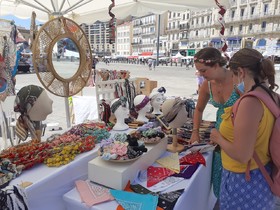 LE MARCHE D'ETE SUR LE VIEUX PORTE DE MARSEILLE