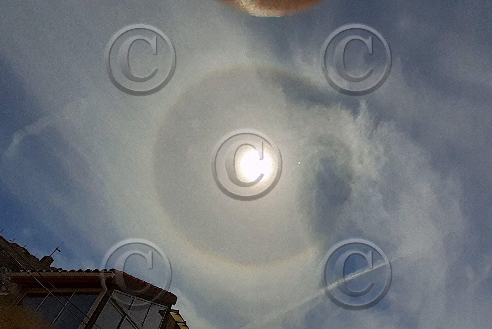 Un halo s’est dessiné autour du soleil