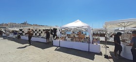 LE MARCHE D'ETE SUR LE VIEUX PORTE DE MARSEILLE